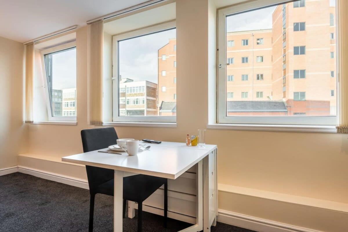 Апартаменты Modern & Bright Budget Studio In Central Донкастер Экстерьер фото