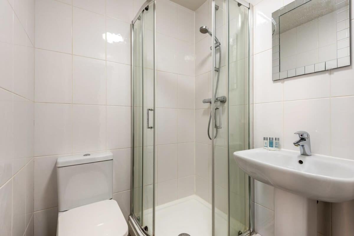 Апартаменты Modern & Bright Budget Studio In Central Донкастер Экстерьер фото
