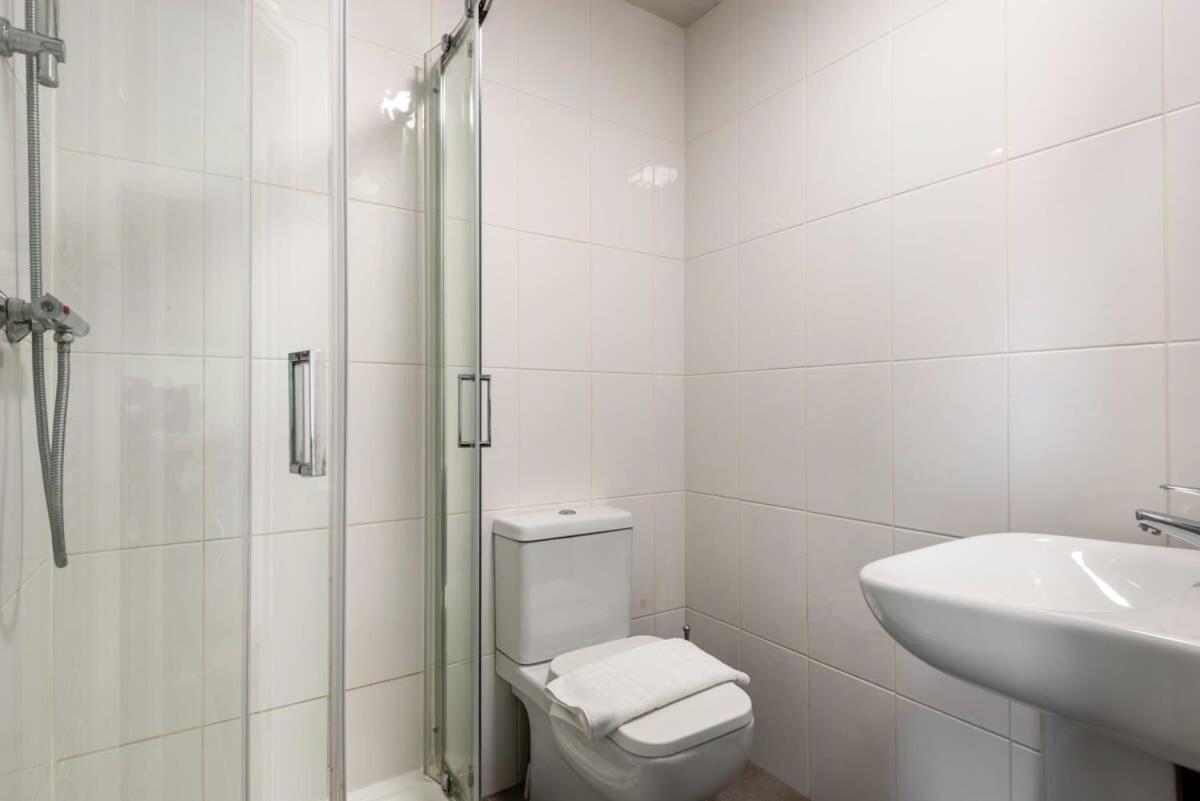 Апартаменты Modern & Bright Budget Studio In Central Донкастер Экстерьер фото