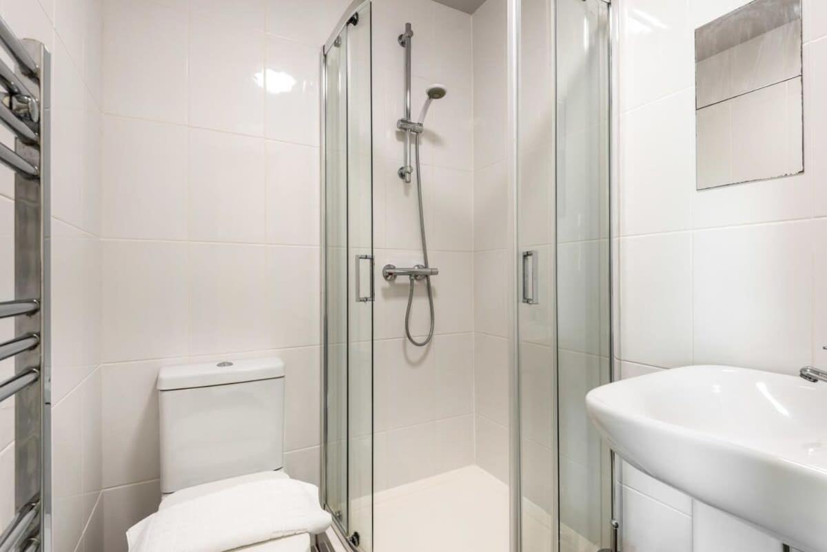 Апартаменты Modern & Bright Budget Studio In Central Донкастер Экстерьер фото