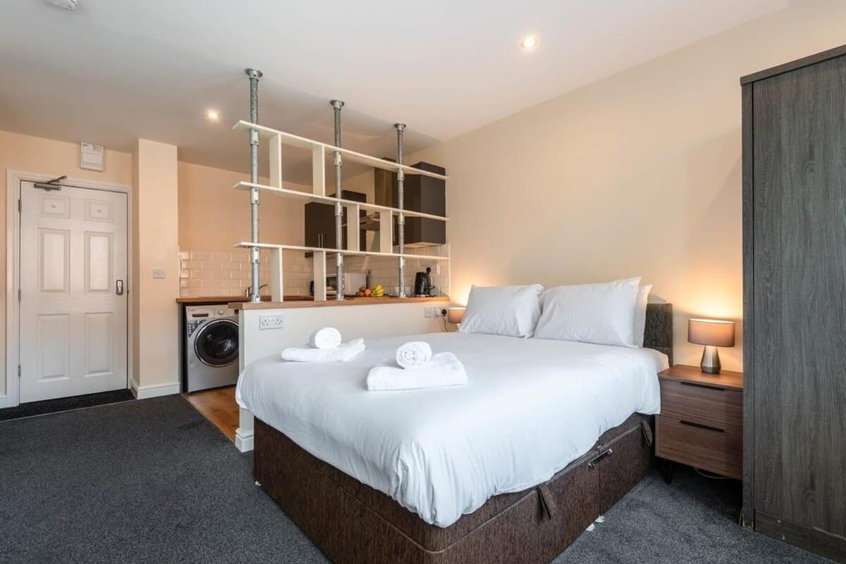 Апартаменты Modern & Bright Budget Studio In Central Донкастер Экстерьер фото