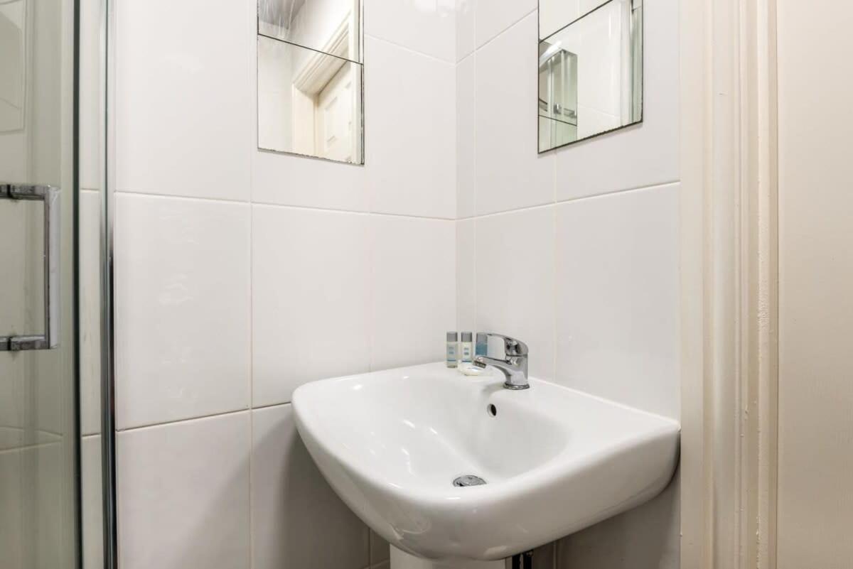 Апартаменты Modern & Bright Budget Studio In Central Донкастер Экстерьер фото