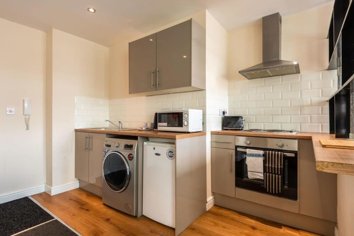 Апартаменты Modern & Bright Budget Studio In Central Донкастер Экстерьер фото