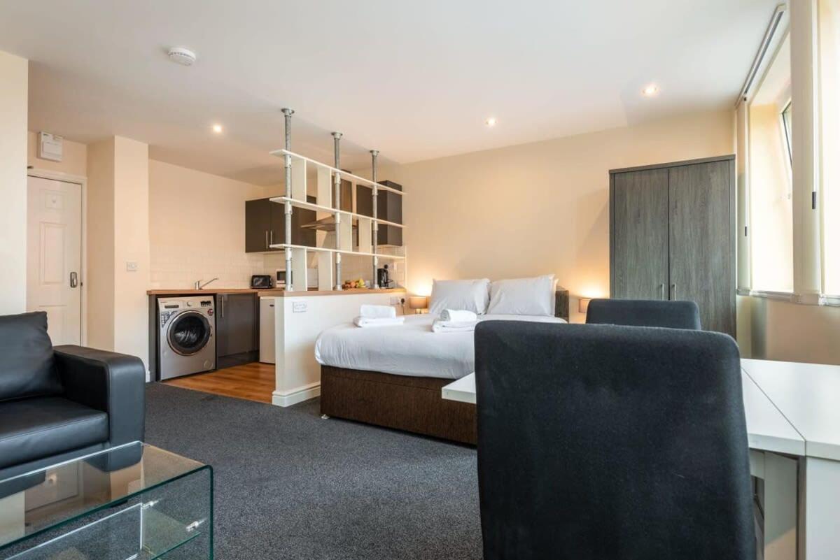 Апартаменты Modern & Bright Budget Studio In Central Донкастер Экстерьер фото